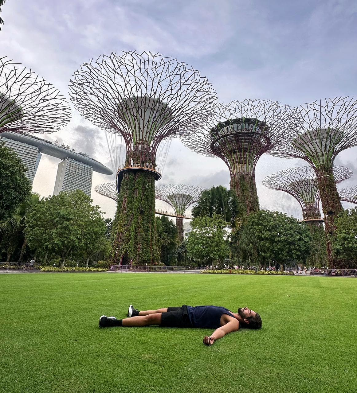 Espaço verde contemporâneo projetado pela PlanteComigo